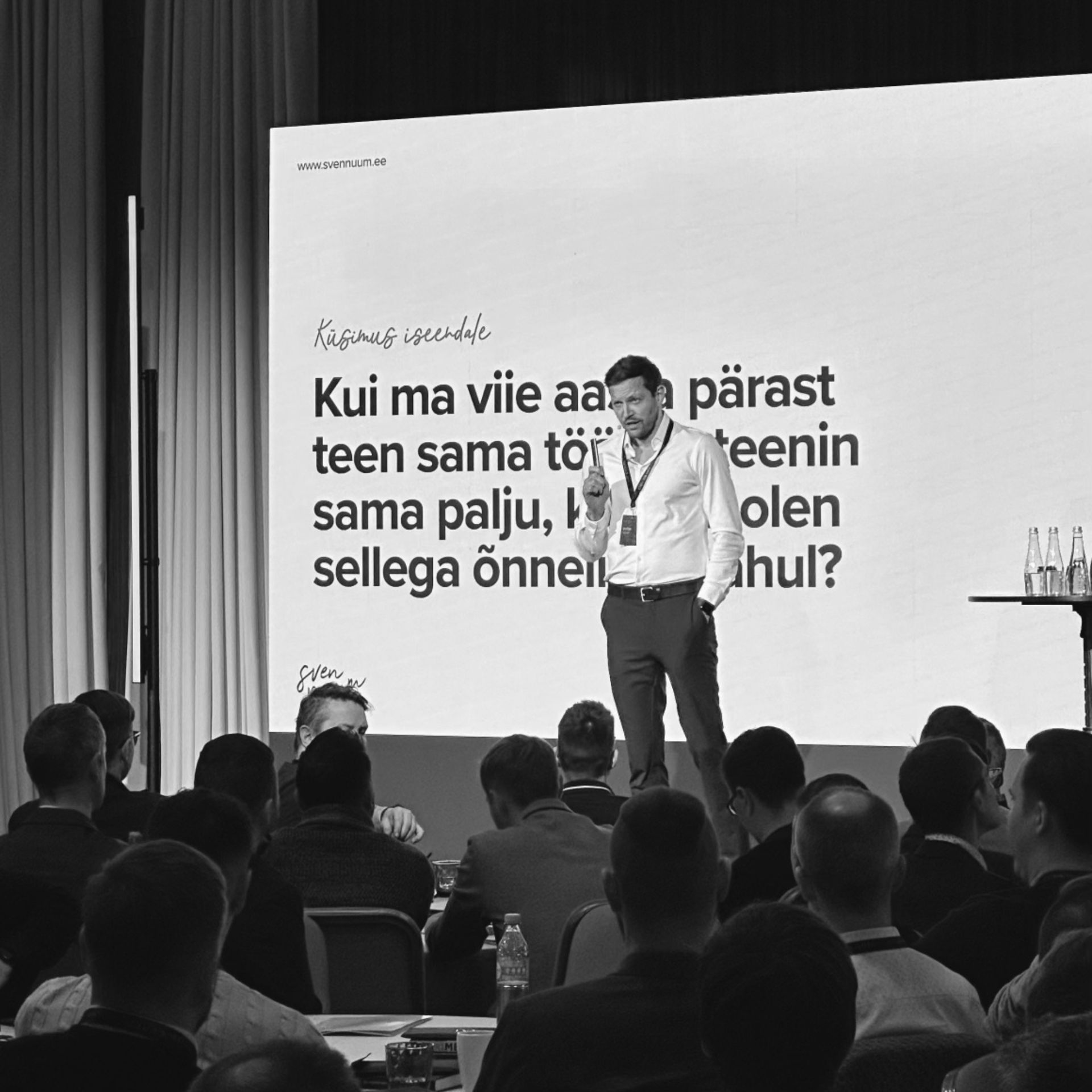 Sven Nuum ettevõtluskoolitusel rääkimas